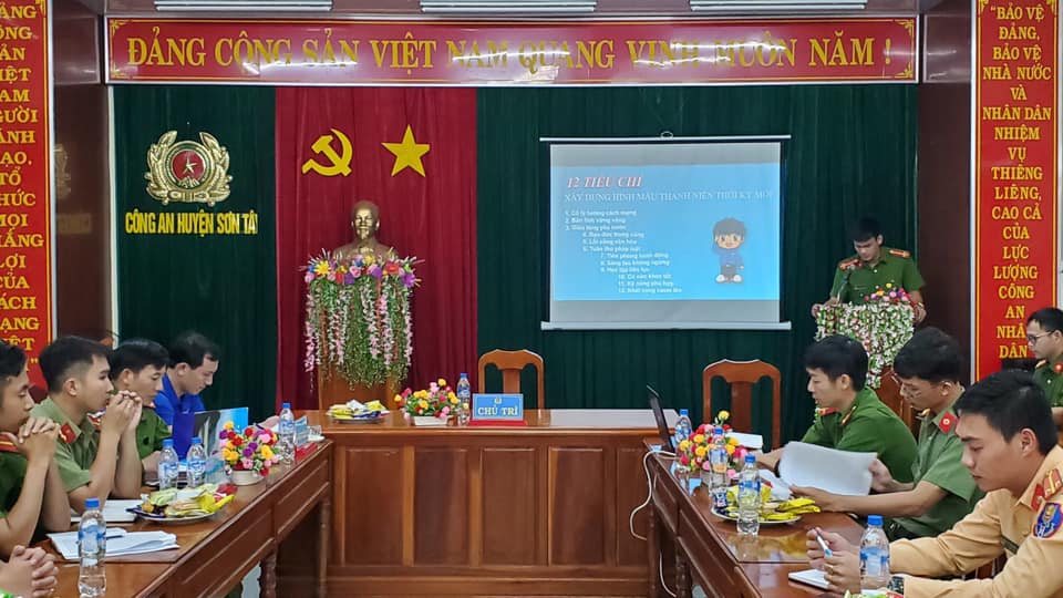 Đoàn Thanh niên Công an huyện Sơn Tây tổ chức sinh hoạt đoàn với chủ đề “Xây dựng hình mẫu thanh niên Việt Nam trong thời kỳ mới”