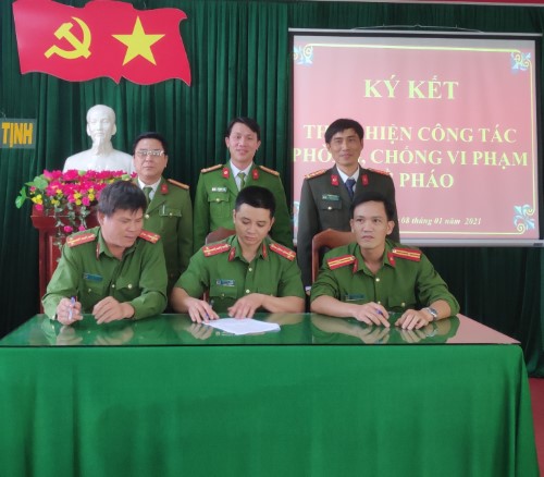 Sơn Tịnh: Tổ chức ký cam kết công tác phòng, chống các hành vi vi phạm về pháo