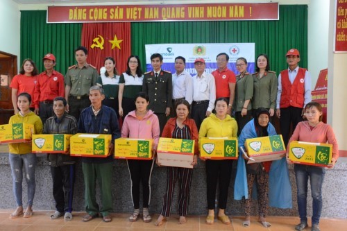 Phòng An ninh Kinh tế trao quà Tết cho gia đình có hoàn cảnh khó khăn tại huyện Sơn Tịnh
