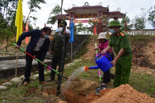 Trà Bồng: Tổ chức Lễ phát động Tết trồng cây đời đời nhớ ơn Bác Hồ