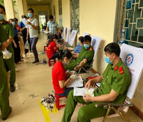 Cán bộ, chiến sĩ Công an huyện Sơn Hà hưởng ứng chiến dịch “hiến máu tình nguyện” đợt 1 năm 2021