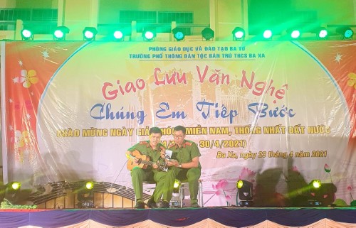 Niềm vui cho các em học sinh trường phổ thông dân tộc bán trú trung học cơ sở Ba Xa, huyện Ba Tơ