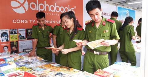 Đẩy mạnh văn hóa đọc trong Công an tỉnh Quảng Ngãi