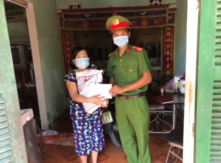 Phòng Cảnh sát cơ động tổ chức hoạt động thiện nguyện nhân Ngày gia đình Việt Nam