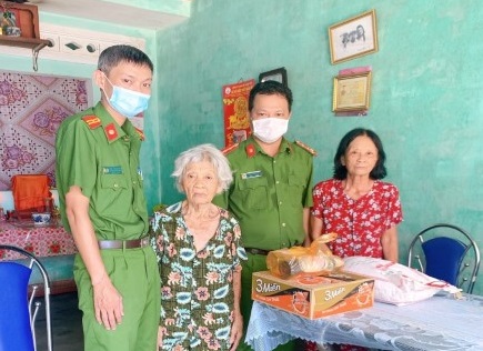 Công an phường Lê Hồng Phong: Lan tỏa yêu thương, cùng nhau vượt qua đại dịch COVID-19