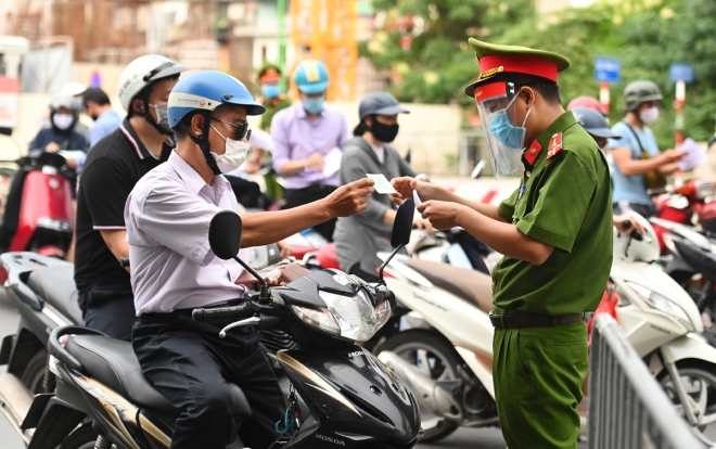 Quảng Ngãi: Nhận diện người ra đường tham gia giao thông khi giãn cách xã hội theo chỉ thị 16/TTg
