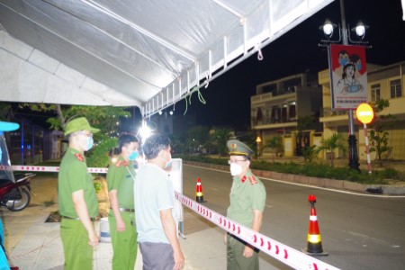Thành phố Quảng Ngãi: Công an xã chính quy - lực lượng nòng cốt trên mặt trận phòng, chống dịch COVID-19