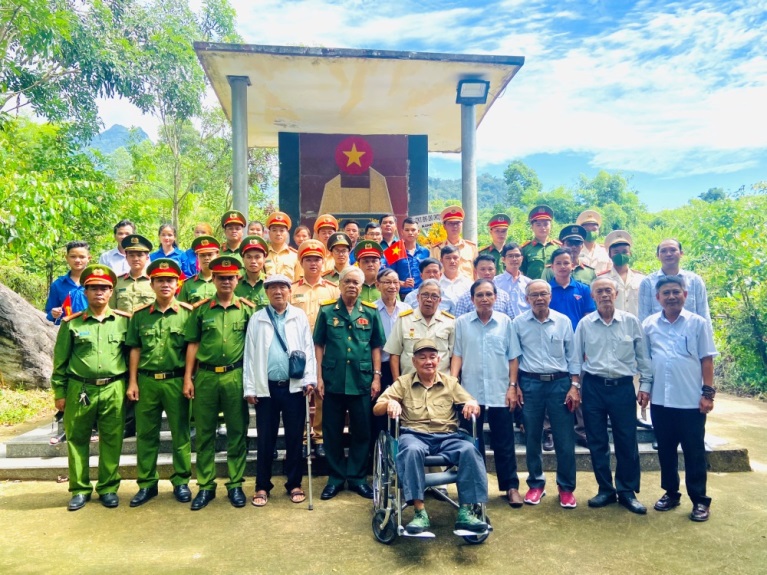Đoàn thanh niên Công an huyện Sơn Tây tổ chức hoạt động về nguồn, giáo dục truyền thống tại Di tích lịch sử Đơn vị vũ trang 89