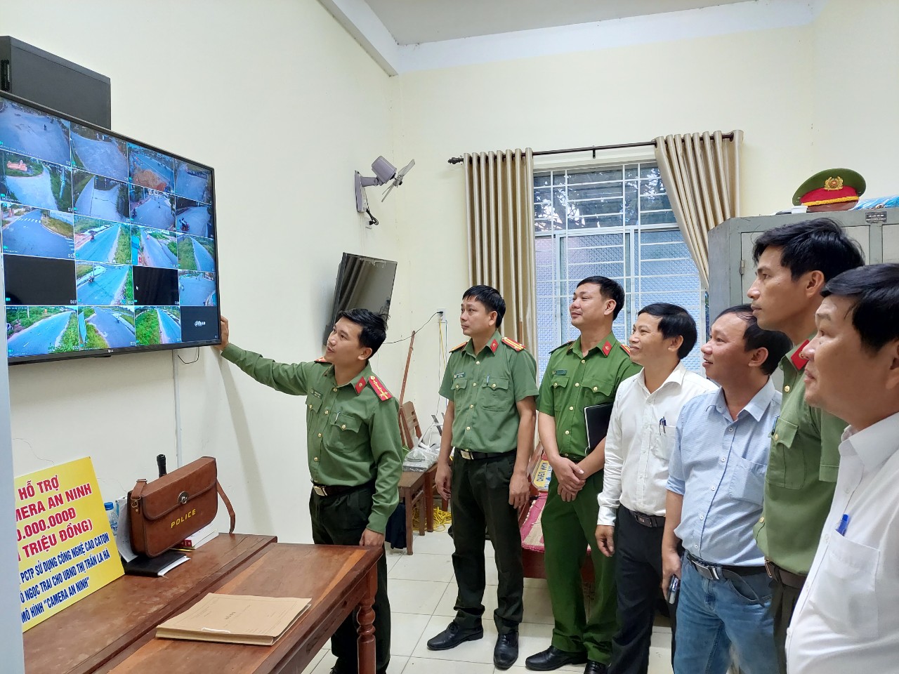 Phòng An ninh mạng: Bàn giao hệ thống camera an ninh cho UBND thị trấn La Hà, huyện Tư Nghĩa