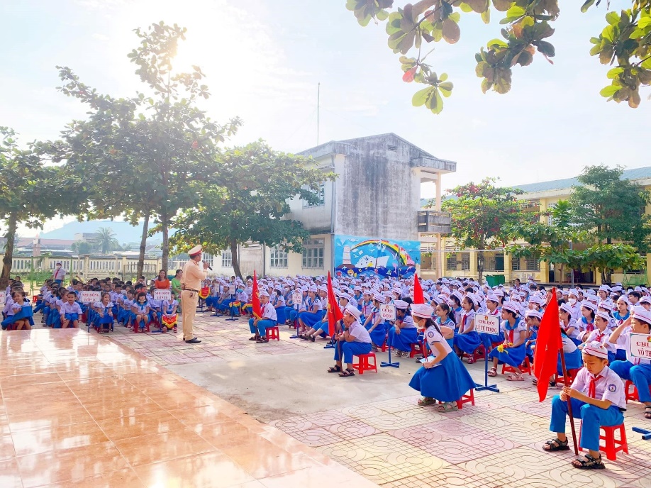 Sơn Tịnh: Tuyên truyền an toàn giao thông tại trường học