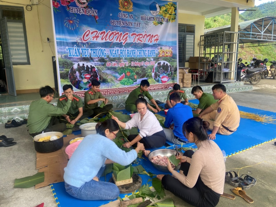 Công an huyện Sơn Tây tổ chức chương trình “Xuân yêu thương – Ngày hội Bánh chưng xanh” năm 2023