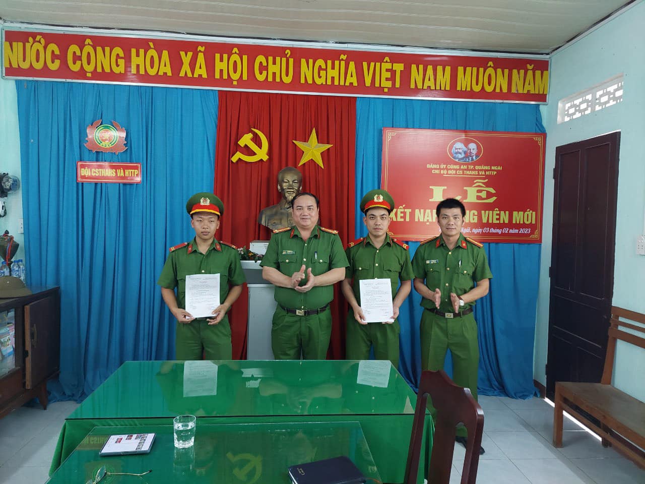 Công an thành phố Quảng Ngãi: Tổ chức kết nạp đảng cho 02 chiến sĩ nghĩa vụ