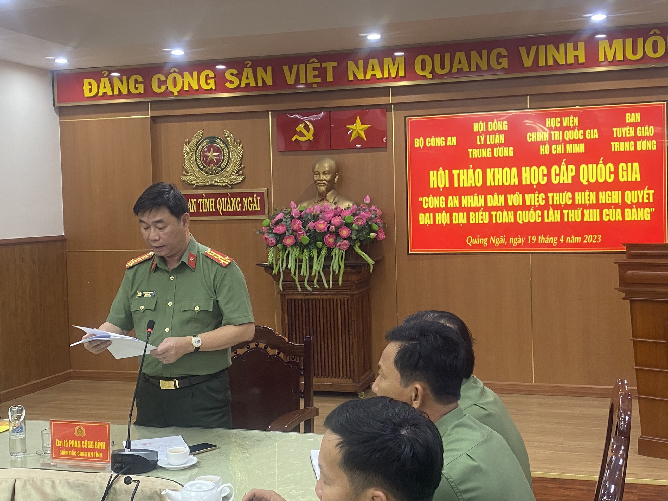 Giám đốc Công an tỉnh Quảng Ngãi phát biểu tham luận tại Hội thảo khoa học cấp Quốc gia
