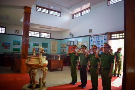 Công an huyện Nghĩa Hành tổ chức các hoạt động kỷ niệm 133 năm ngày sinh Chủ tịch Hồ Chí Minh (19/5/1890 – 19/5/2023)