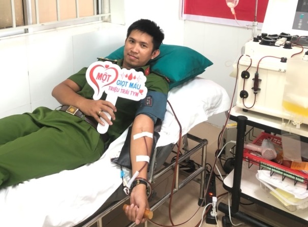 Đoàn viên, thanh niên Công an tỉnh tham gia hiến máu cứu người