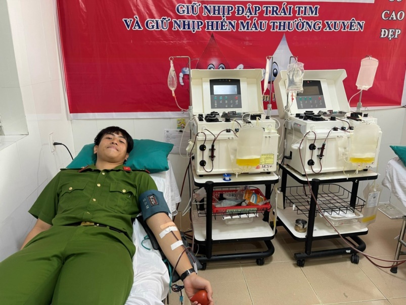 Tuổi trẻ phòng Cảnh sát cơ động hiến máu cứu người