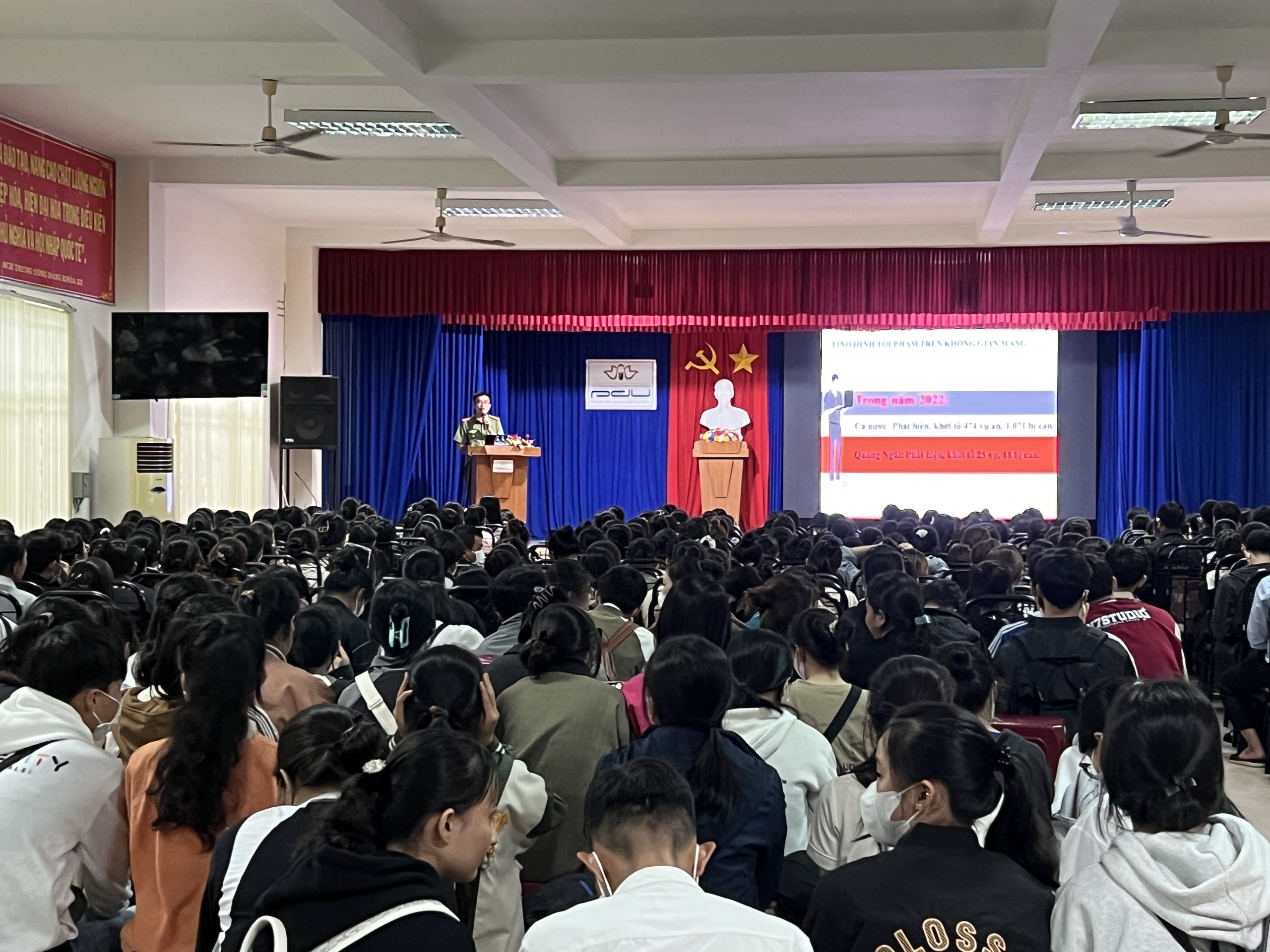 Phối hợp tuyên truyền Luật An ninh mạng cho sinh viên Trường Đại học Phạm Văn Đồng