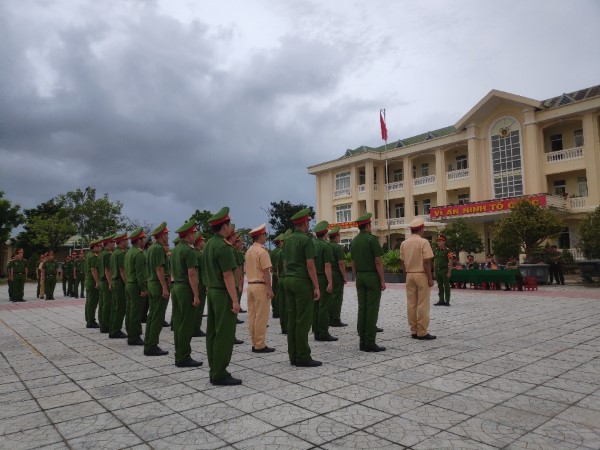 Công an huyện Sơn Tịnh tổ chức kiểm tra, đánh giá kết quả công tác tập huấn điều lệnh, quân sự, võ thuật Công an nhân dân năm 2023