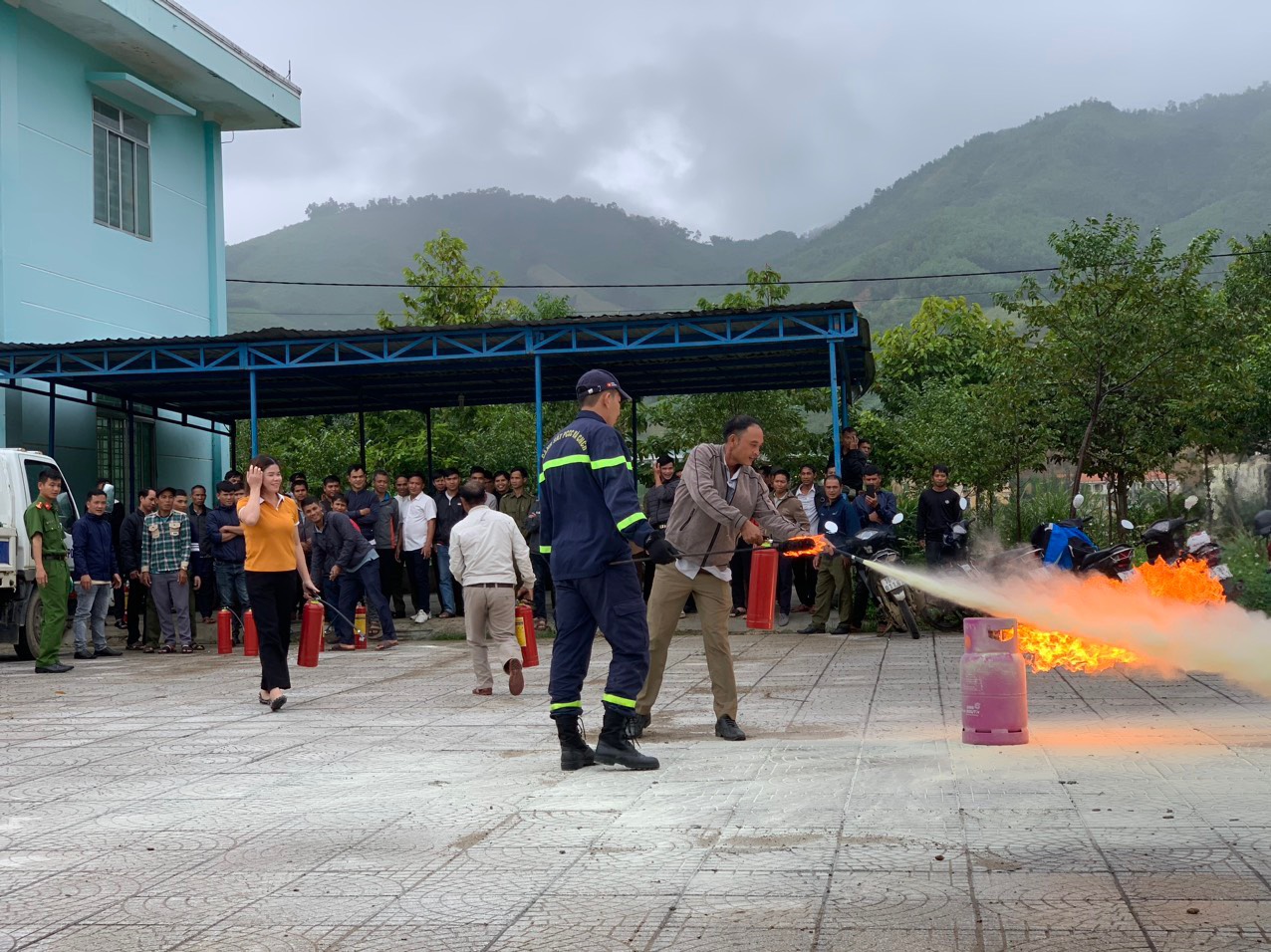 Sơn Tây: Tổ chức huấn luyện nghiệp vụ phòng cháy, chữa cháy và cứu nạn cứu hộ cho lực lượng dân phòng