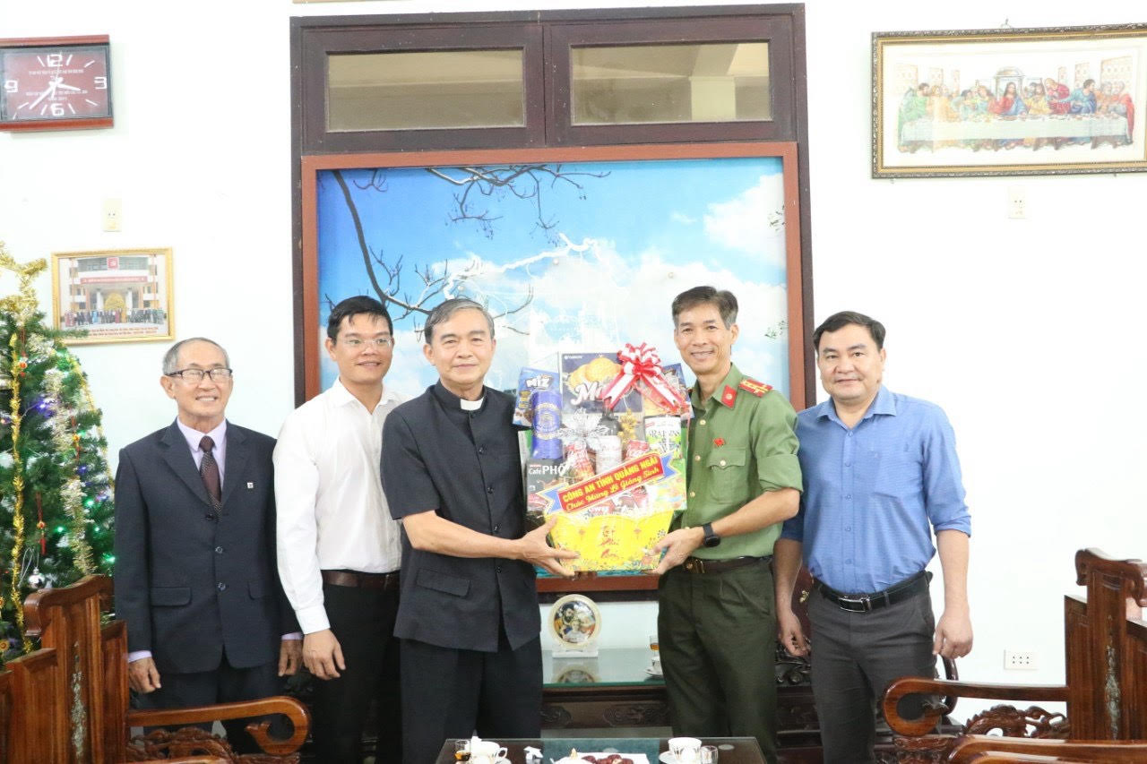 Công an tỉnh Quảng Ngãi: Thăm, chúc mừng nhân dịp Giáng sinh năm 2023
