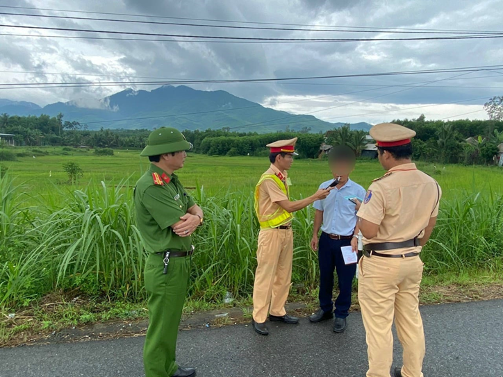 Lãnh đạo Công an huyện Trà Bồng tăng cường kiểm tra thực hiện đợt cao điểm tấn công trấn áp tội phạm