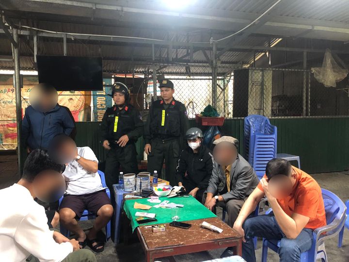 Tổ tuần tra Phòng Cảnh sát cơ động phối hợp Công an phường Lê Hồng Phong triệt xóa điểm đánh bạc