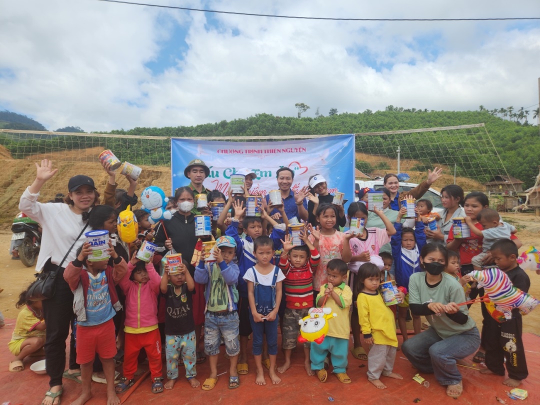 Ý nghĩa chương trình “Nấu cho em ăn” cho trẻ em tại vùng tái định cư xã Sơn Bua