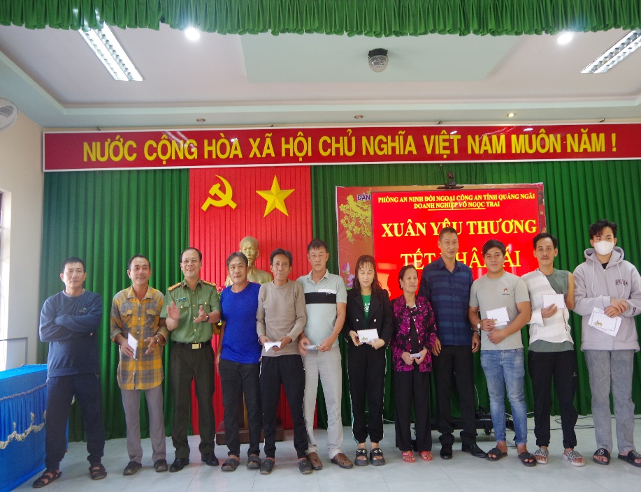 Chương trình “Xuân yêu thương – Tết nhân ái” đến với bà con ngư dân xã Nghĩa An, TP. Quảng Ngãi