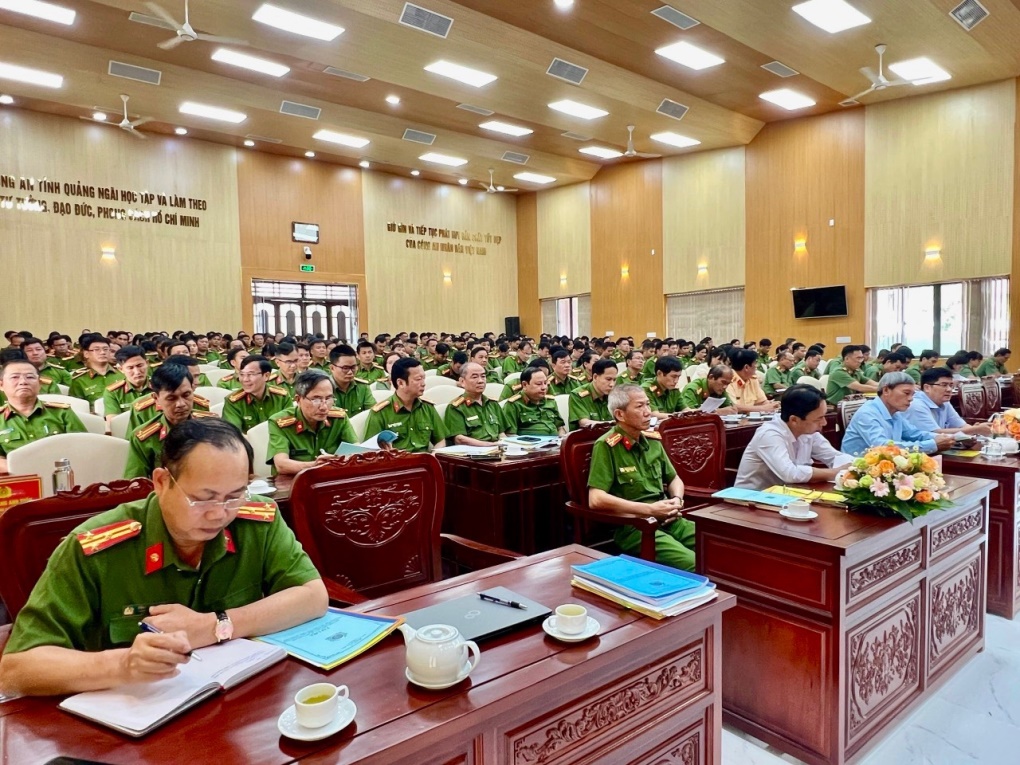 Công an tỉnh Quảng Ngãi tổ chức Hội nghị triển khai, ký kết giao ước thi đua cải cách hành chính, cải cách tư pháp và giao chỉ tiêu công tác Công an năm 2024