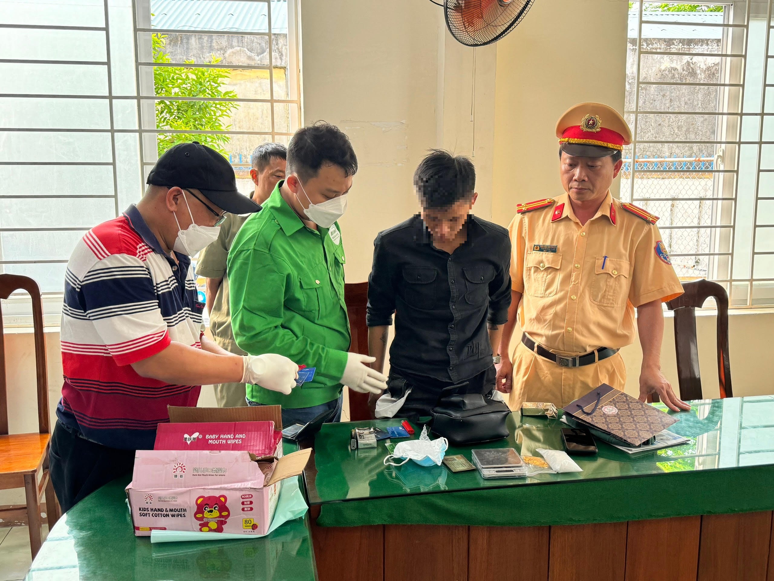 Truy bắt các đối tượng vận chuyển và nhận ma túy từ TP Hồ Chí Minh về Quảng Ngãi để tiêu thụ