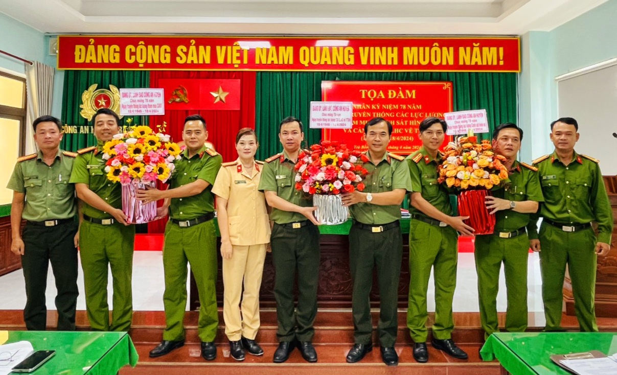 Công an huyện Trà Bồng tổ chức Tọa đàm nhân kỷ niệm 78 năm Ngày truyền thống các lực lượng: Tham mưu, Cảnh sát hình sự và Cảnh sát Quản lý hành chính về trật tự xã hội (18/4/1946 - 18/4/2024)