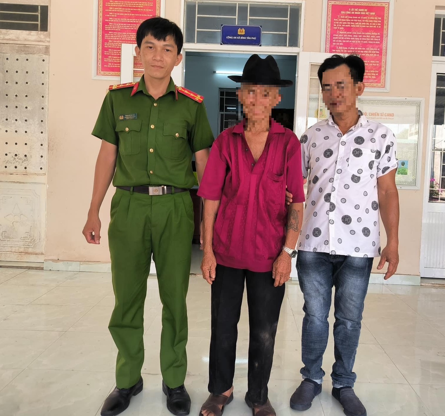 Quảng Ngãi: Công an xã Bình Tân Phú phối hợp tìm kiếm người già bị lạc trong rừng