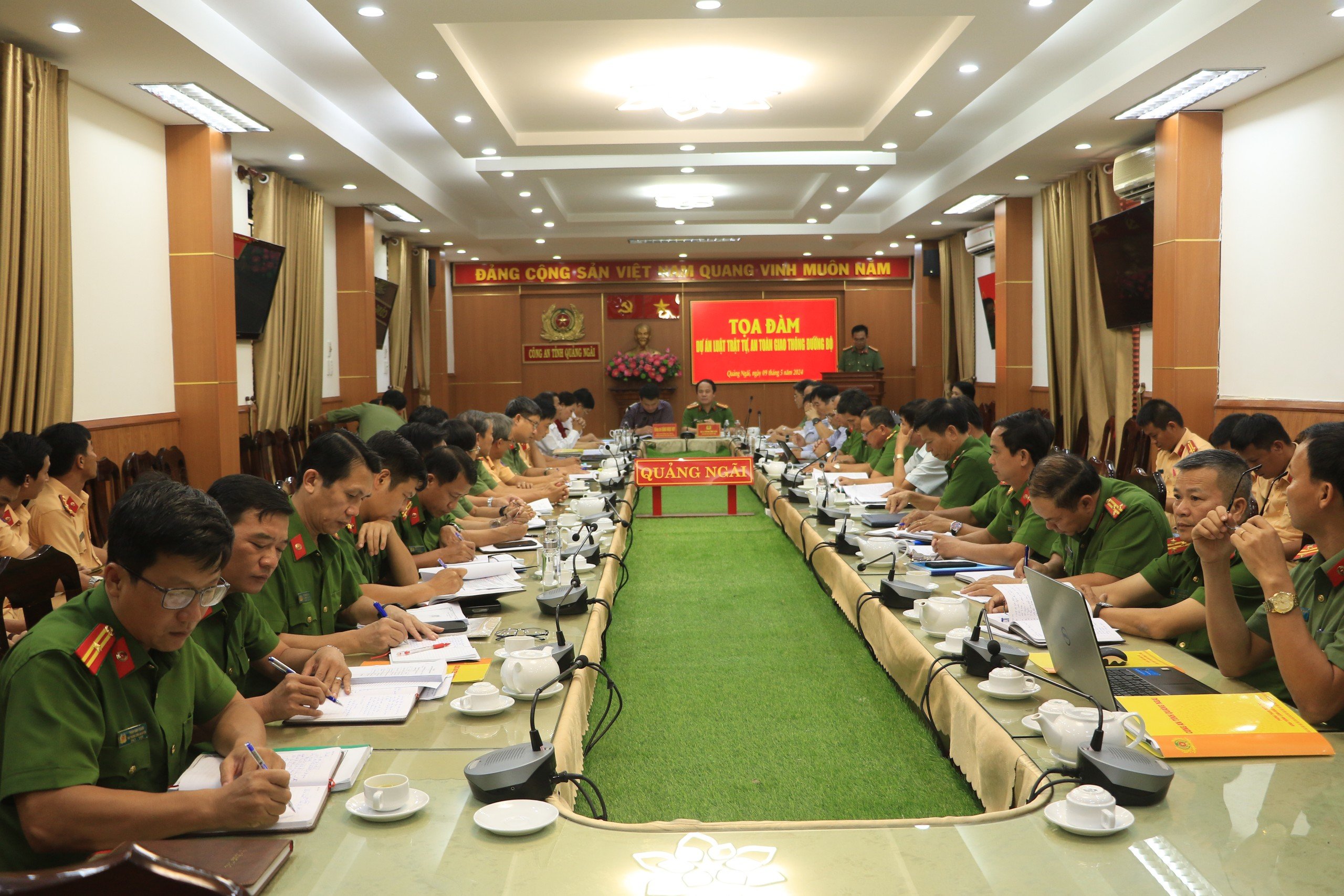 Công an tỉnh Quảng Ngãi tổ chức Tọa đàm Dự án Luật Trật tự, an toàn giao thông đường bộ