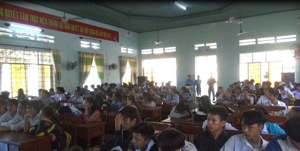 ​Công an thị xã Đức Phổ tuyên truyền phòng, chống ma túy cho học sinh trên địa bàn xã Phổ Quang