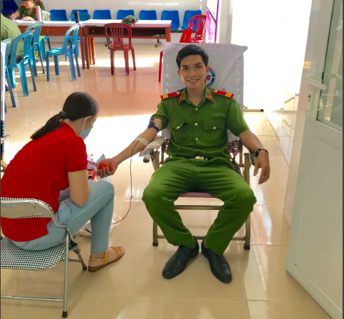​Cán bộ chiến sĩ Công an huyện Nghĩa Hành tham gia hiến máu tình nguyện