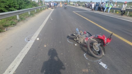 ​Tư Nghĩa: Hai xe mô tô tông nhau trên đường dẫn cao tốc làm ba người thương vong