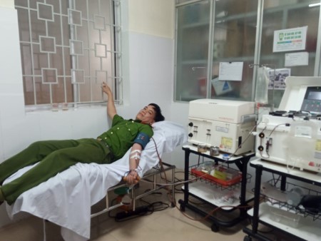 Cán bộ, chiến sĩ Công an huyện Nghĩa Hành tham gia hiến máu cứu người
