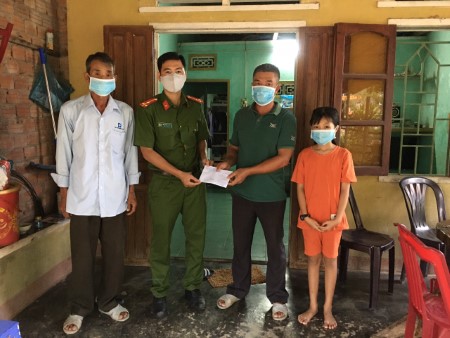 Trà Bồng: Chi bộ Công an thị trấn Trà Xuân tiếp tục thực hiện mô hình Chỉ thị 05 