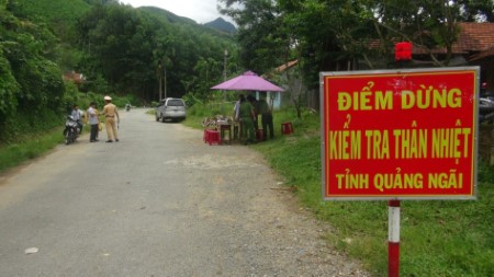 Trà Bồng: Đẩy mạnh các biện pháp phòng, chống dịch vùng giáp ranh tỉnh Quảng Nam