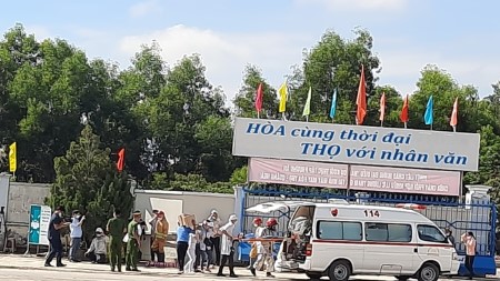 Tổ chức mittinh tuyên truyền phòng cháy, chữa cháy và thực tập phương án chữa cháy phối hợp nhiều lực lượng tham gia tại Nhà máy may Hòa Thọ - Quảng Ngãi