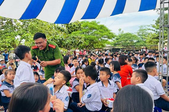 Công an xã Tịnh Ấn Đông tích cực tuyên truyền, giáo dục pháp luật trong học sinh