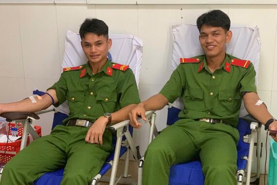Công an tỉnh Quảng Ngãi: Liên tiếp hiến máu cấp cứu 02 bệnh nhân trong một ngày