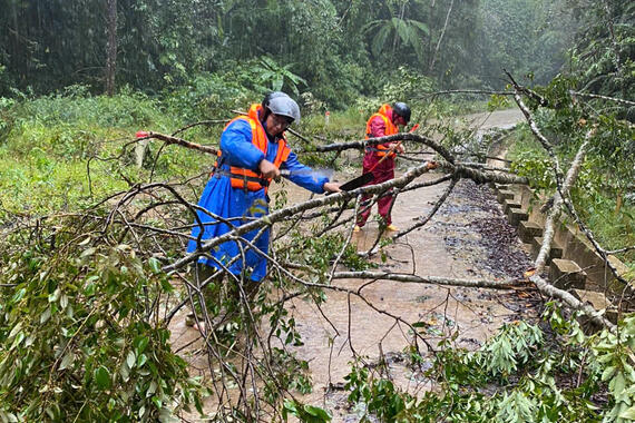 Công an xã Đăk Plô kịp thời ứng phó, khắc phục sạt lở do mưa lớn kéo dài