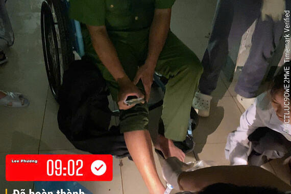 Hết lòng vì Nhân dân trong mưa lũ: Thượng tá Công an bị thương khi giúp dân sơ tán
