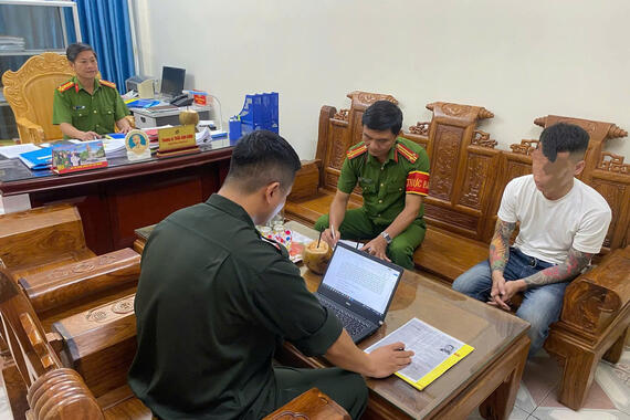 Chung tay vận động đối tượng truy nã ra đầu thú