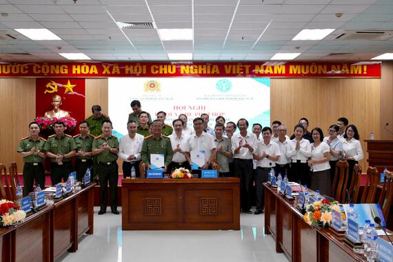 Công an tỉnh và Bảo hiểm xã hội tỉnh ký kết quy chế phối hợp bảo đảm an ninh, trật tự