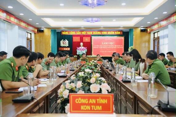 Công an tỉnh Quảng Ngãi và Công an tỉnh Kontum tổ chức buổi làm việc về công tác cảnh sát cơ động, thi hành án hình sự và hỗ trợ tư pháp, tạm giữ, tạm giam