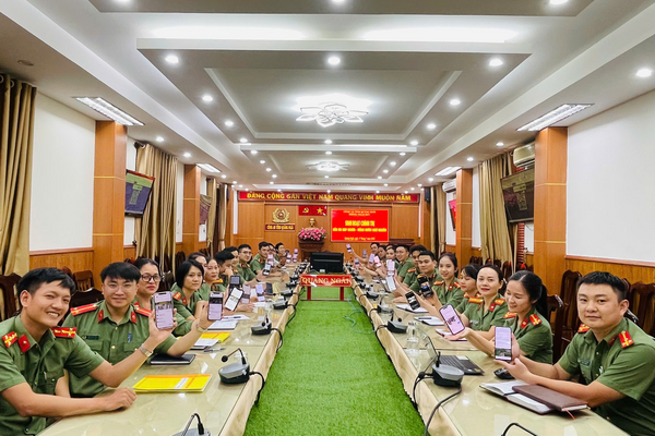 Phòng Tham mưu tổ chức sinh hoạt chính trị chủ đề “Đền ơn đáp nghĩa - Uống nước nhớ nguồn”