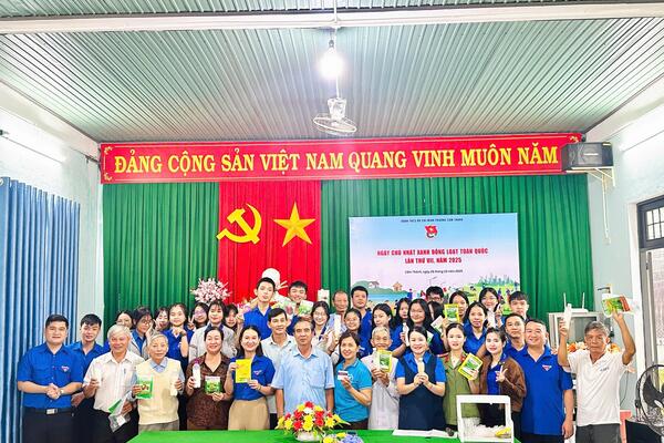 Tuổi trẻ Phòng Tham mưu hưởng ứng “Chủ nhật xanh” - Chung tay vì môi trường và bình yên cuộc sống