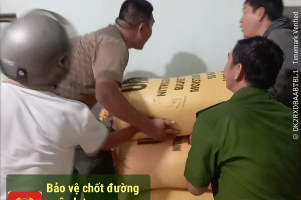 Công an xã Trà Giang chủ động ứng phó mưa lũ, bảo đảm an toàn cho Nhân dân